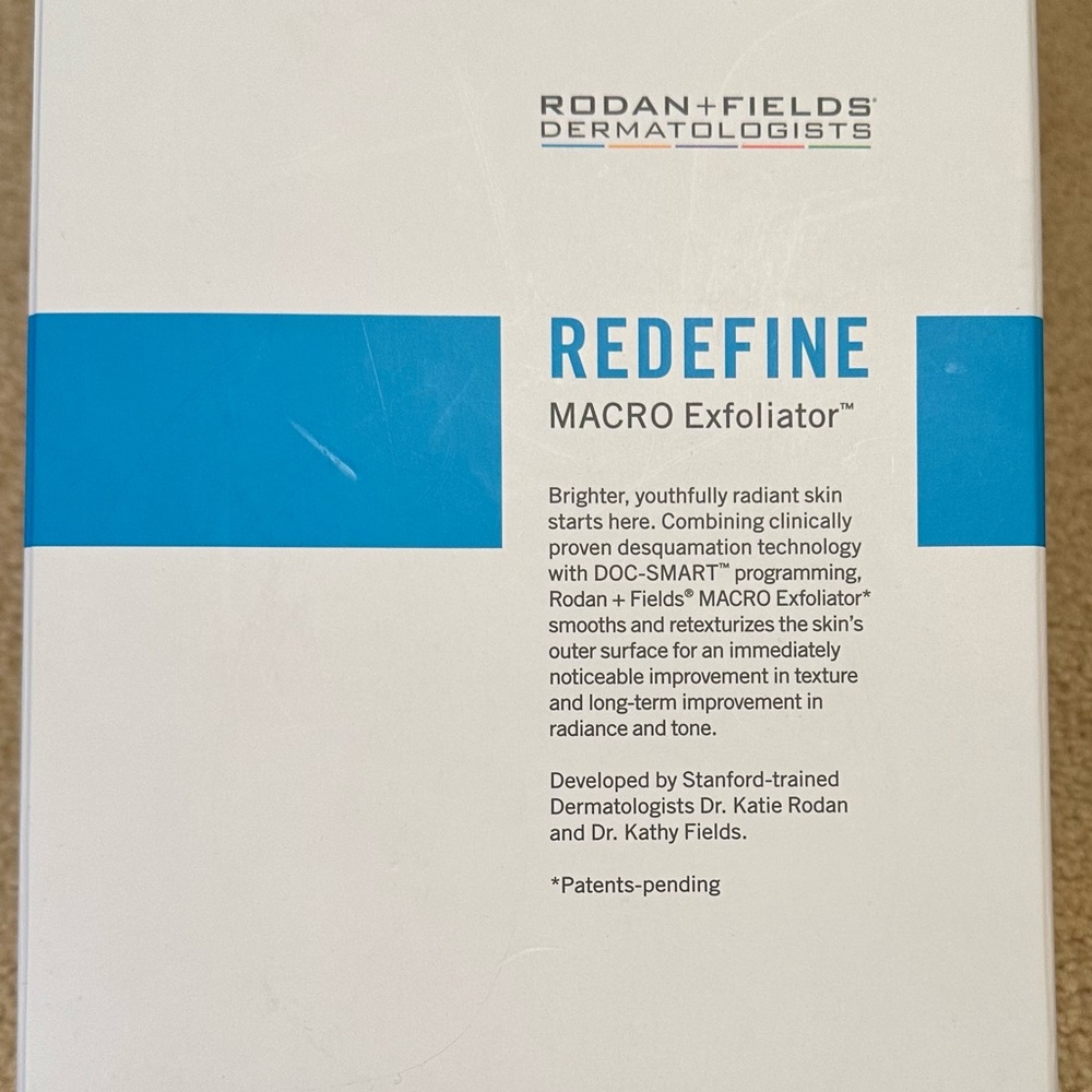 Rodan + Fields REDEFINE Macro Exfoliator - White and Blue